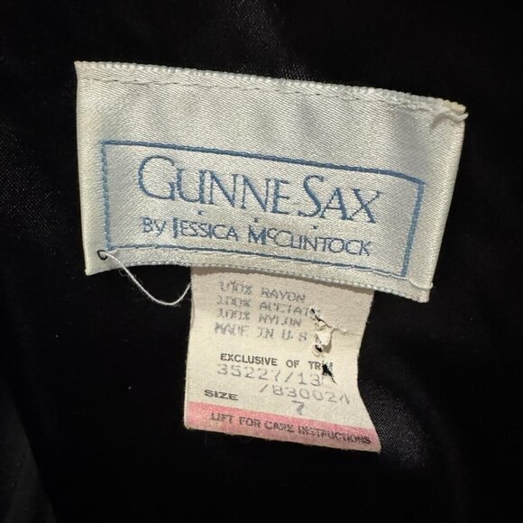 Vintage Gunne Sax by Jessica McClintock Red and Black Velvet Taffeta Puff Sleeve - Picture 6 of 9